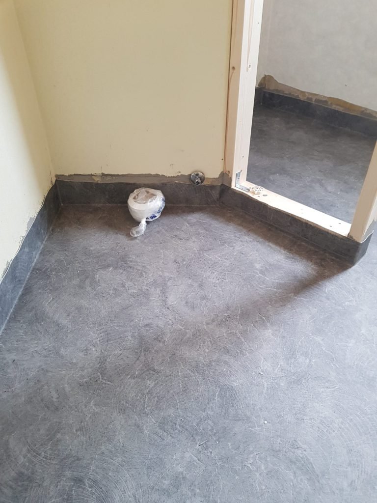 Sanitarinių patalpų grindų danga 2