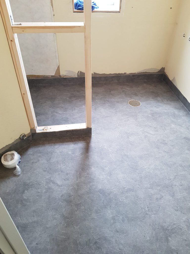 Sanitarinių patalpų grindų danga 6